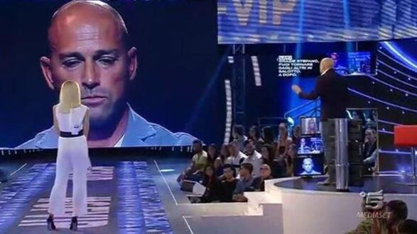 Bettarini e sei tecnici del Gf iscritti nel registro degli indagati per le confessioni sui tradimenti