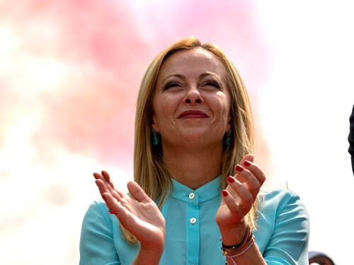 Giorgia serra le fila alla cena di Fdi. "Evitiamo l'assalto alla legge di bilancio"