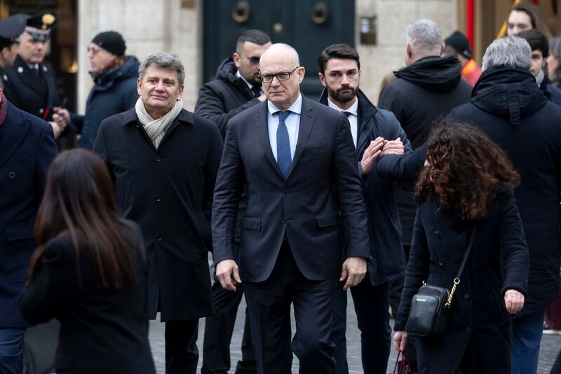Gualtieri foraggia gli abusivi: oltre 30 milioni per la sanatoria