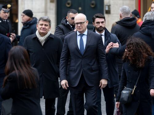 Gualtieri foraggia gli abusivi: oltre 30 milioni per la sanatoria