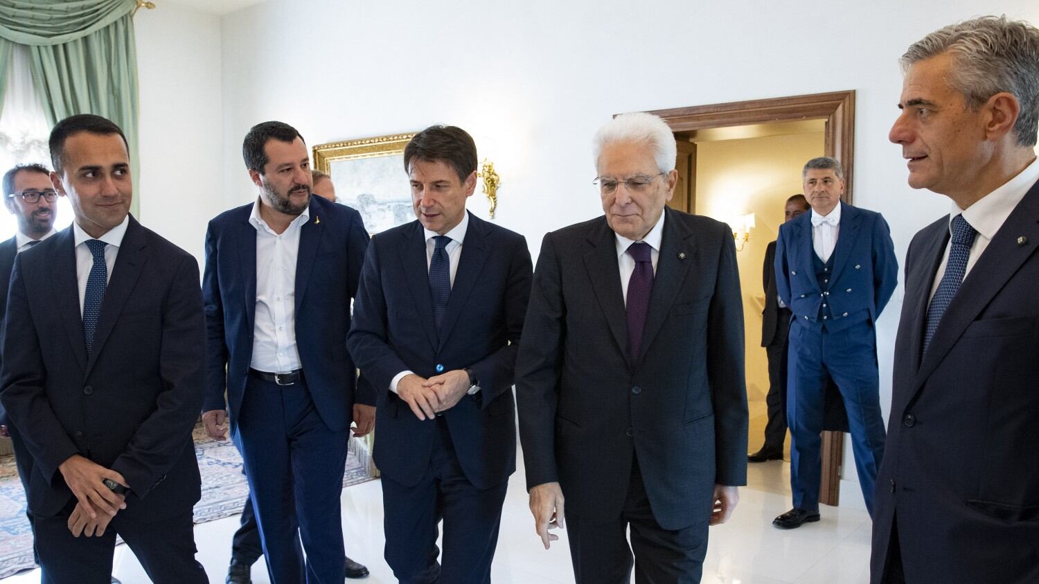 Salvini vs Mattarella: lo scontro per la fiducia degli italiani