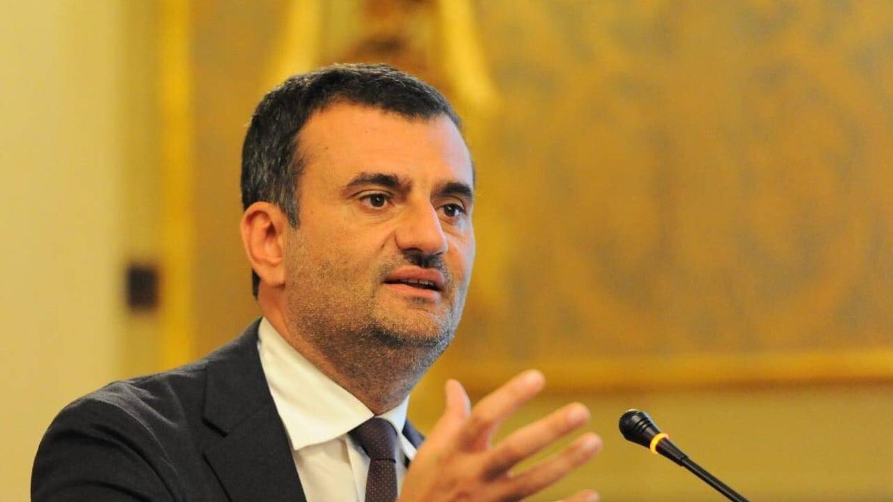 Decaro nei guai, il pentito conferma: "Incontrò il fratello del boss"
