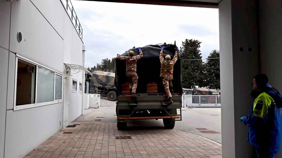 Le bare e i militari per strada: così si combatte il coronavirus in Friuli-Venezia Giulia