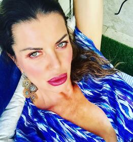 Alba Parietti sexy in spiaggia 12