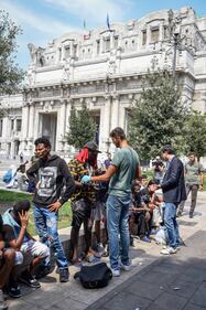 Nuovi blitz anti-migranti in Stazione Centrale 18
