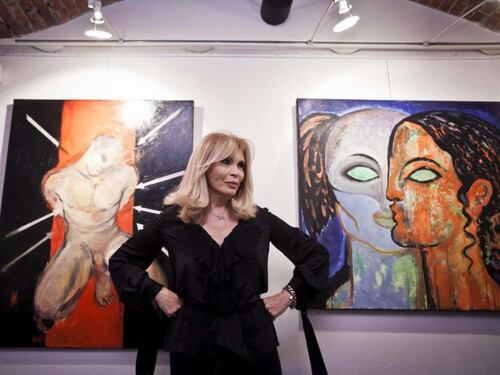 Amanda Lear, sexy icona di fascino