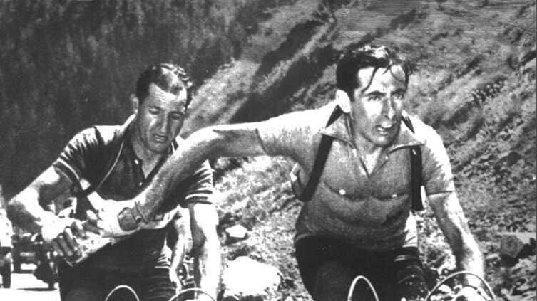 Coppi, Bartali e la borraccia del mistero. Il testimone "tagliato" fuori dalla storia