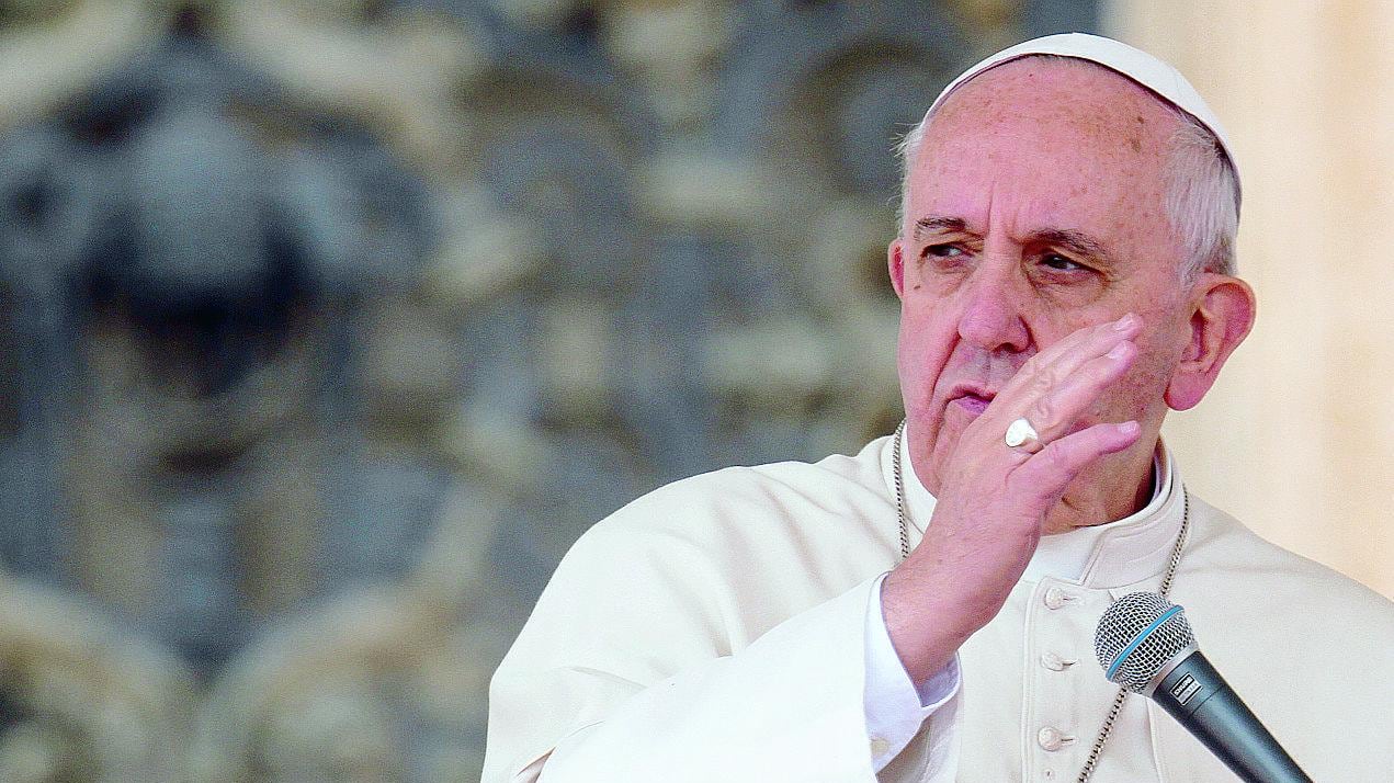 La levataccia di 518 politici. Il Papa li manda all'inferno