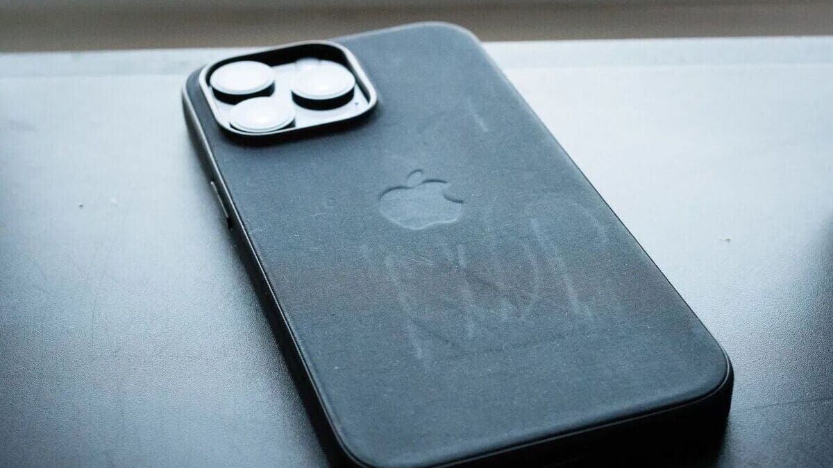 "Ecco la fake di Apple, cosa c'è davvero dietro la cover sostenibile"