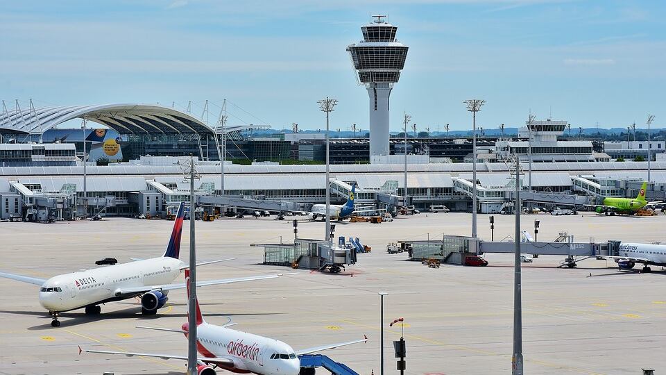 Monaco, aeroporto in tilt: ecco chi è il passeggero che ha scatenato il caos