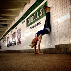 Ora lo yoga si fa in metropolitana 15