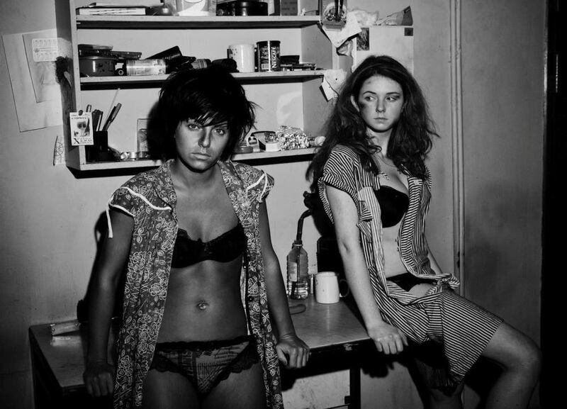 Le sexy star dei tormentoni estivi: baci lesbo, lolite e "sole cuore amore" 1