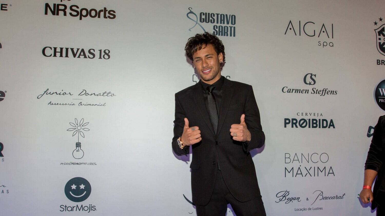 I tifosi del Barcellona a Neymar: "Vattene mercenario"