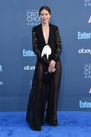 Critic Choice Awards 2016, dive senza reggiseno sul red carpet 10