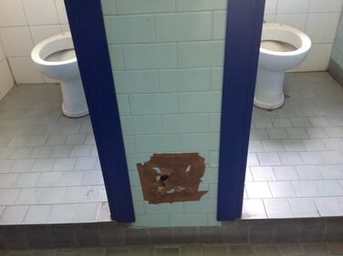 La scuola di Rozzano nel degrado 4