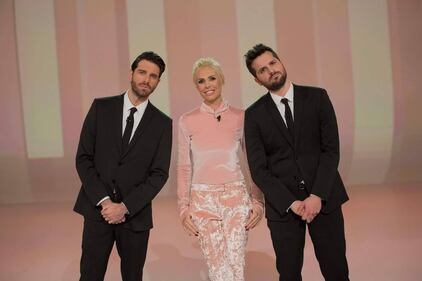 Il look di Ilary Blasi non convince il pubblico: "Sei in pigiama" 5