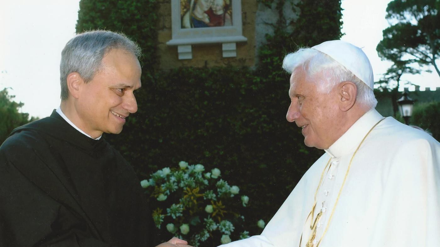 Il filo rosso tra Leone XIV e Benedetto XVI: il gesto che svela la vera eredità di papa Ratzinger