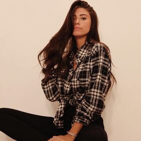 Angela Nasti incanta su Instagram: gli scatti della nuova tronista di Uomini e Donne 12