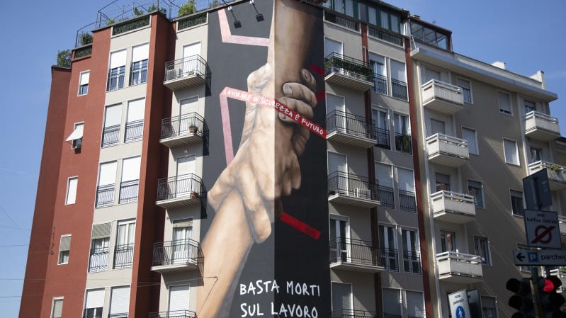 Un morto sul lavoro ogni 8 giorni. Murale e corteo per la sicurezza