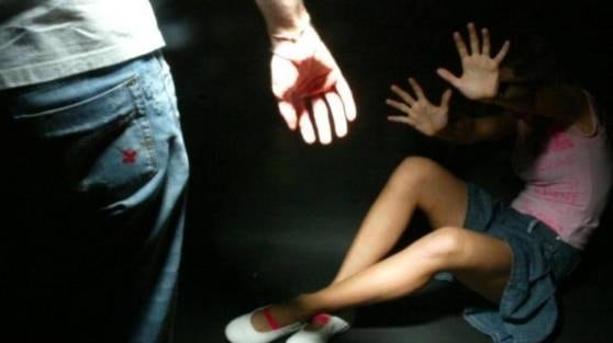 Choc a Reggio Calabria, violenta ragazzina in un bagno pubblico: arrestato 17enne