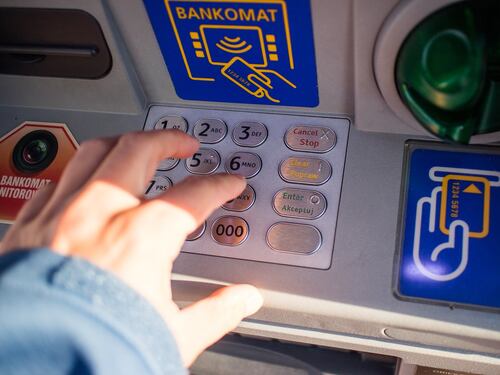 Cosa devi fare se la banca blocca il tuo conto corrente