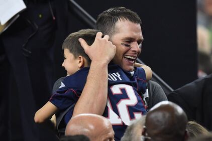 Tom Brady e Gisele Bündchen, il bacio dopo la vittoria del SuperBowl 6