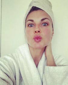 Martina Colombari, risveglio senza trucco sui social  1