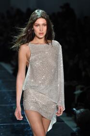 Bella Hadid, vestito trasparente 27
