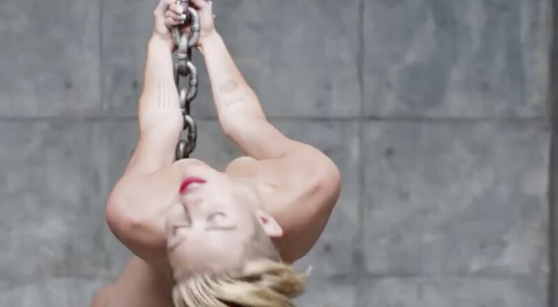 Miley Cyrus nuda per Terry Richardson 12