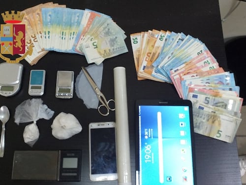 Casavatore, la centrale di droga nel ballatoio di casa