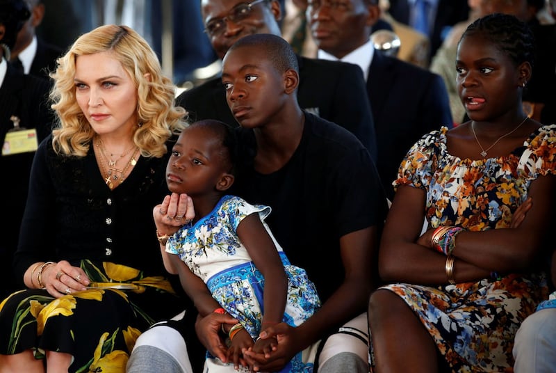 Madonna e Sharon Stone: sexy dive a confronto 6