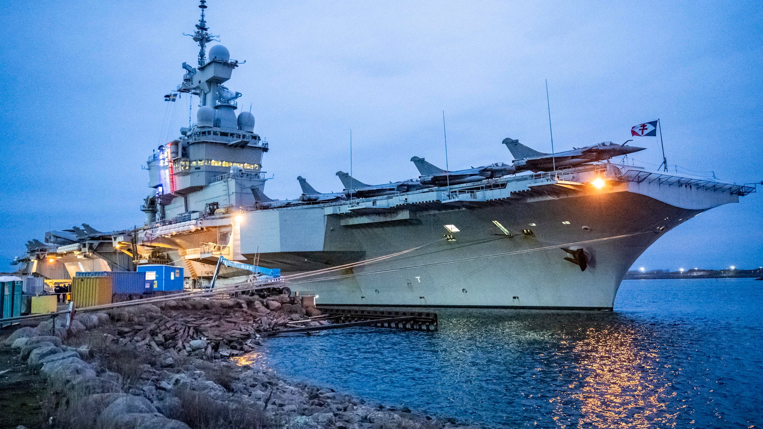 Hormuz, si muove la portaerei francese: la Charles de Gaulle entra nella crisi del Golfo