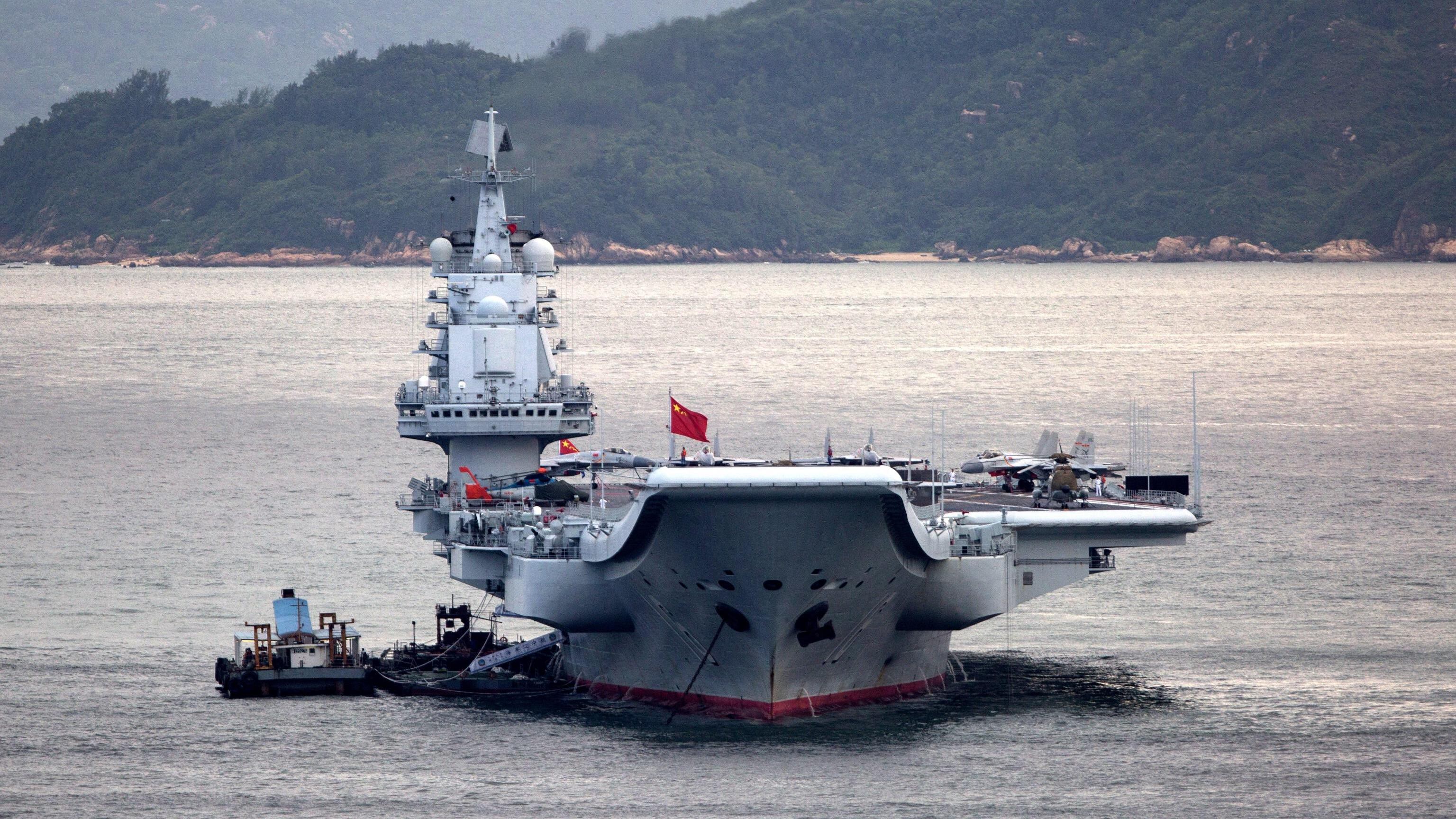Alta tensione a Taiwan, inseguimento in mare: la portaerei "braccata"