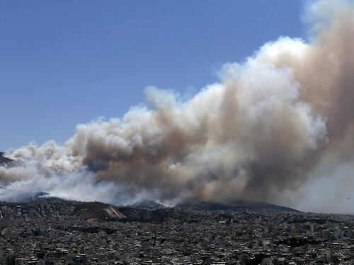 Atene brucia, incendi sulle colline
