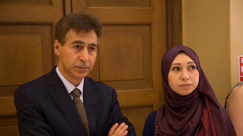 I musulmani invitano una donna cristiana a moderare il dibattito