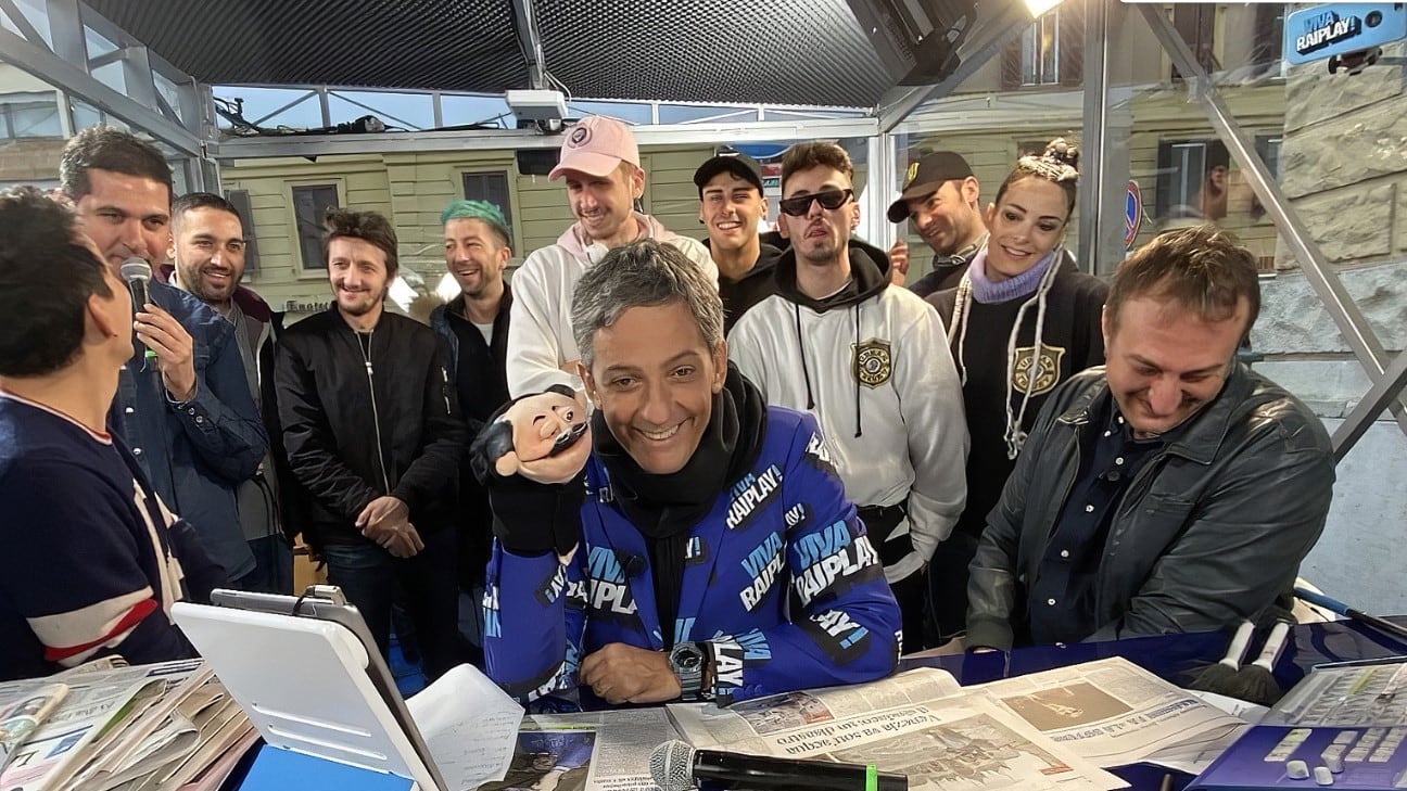 Pillole di gossip: Fiorello difende Satta, la frecciata di Belen, suor Cristina