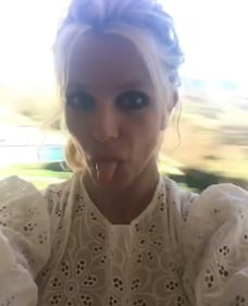 Britney Spears sexy in piscina 10