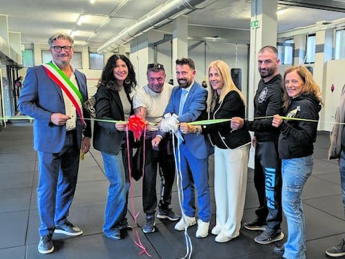 Nelle botteghe abbandonate dell'Aler nasce una palestra di boxe per i giovani