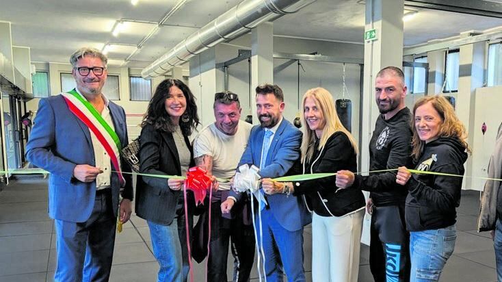 Nelle botteghe abbandonate dell'Aler nasce una palestra di boxe per i giovani