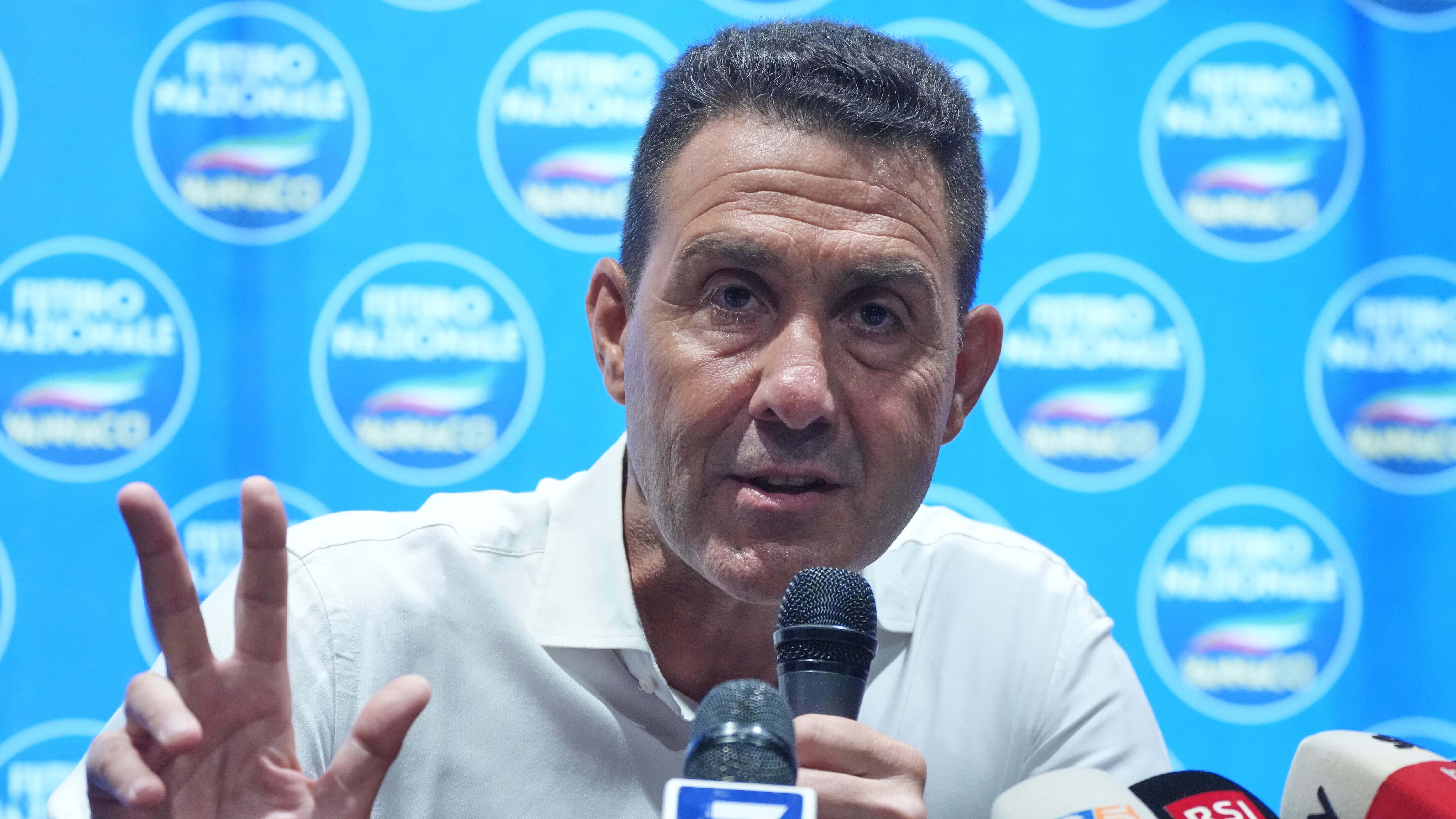 Vannacci, 600 in fuga. "Non è stato di parola"