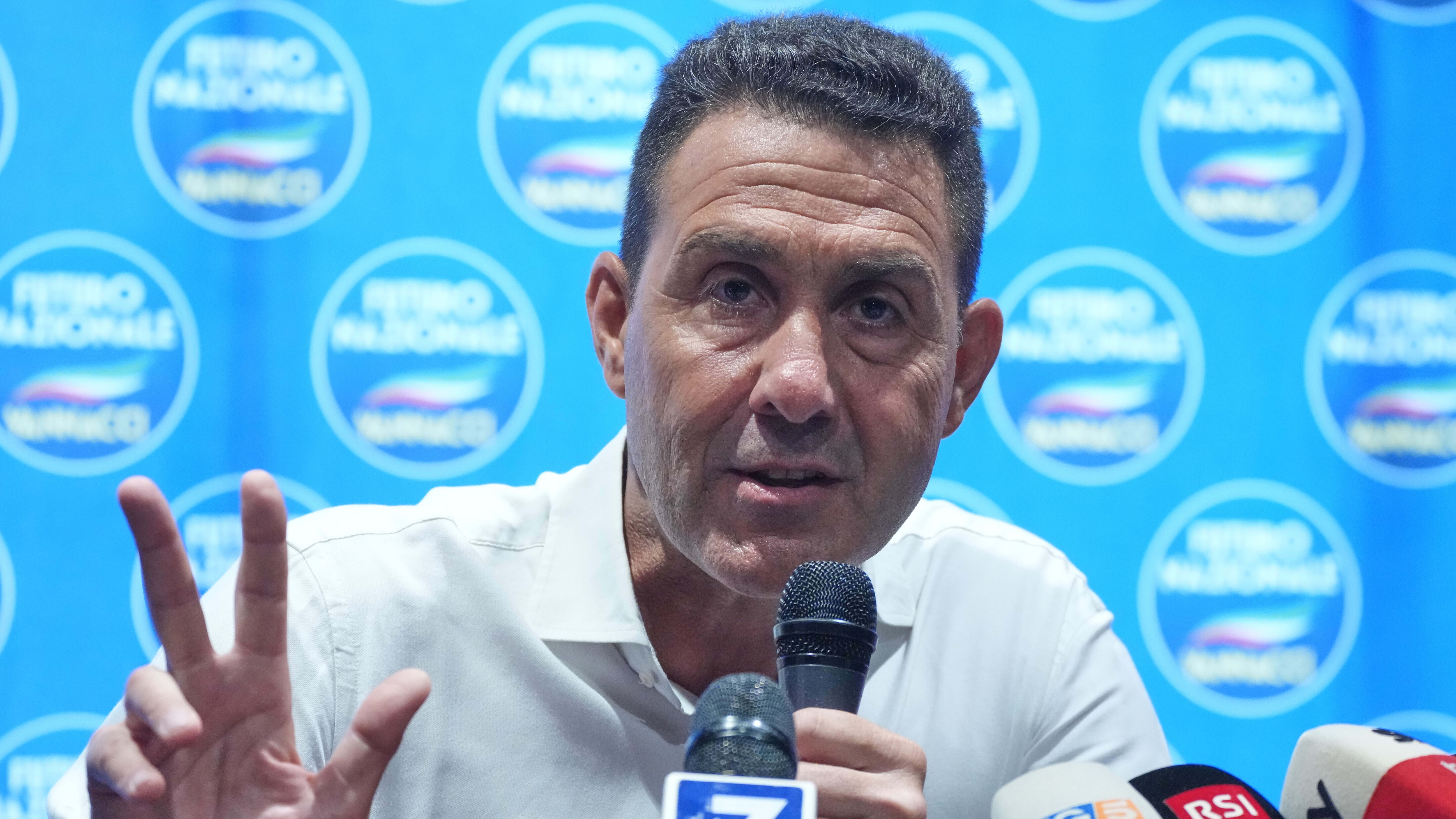Vannacci, 600 in fuga. "Non è stato di parola"