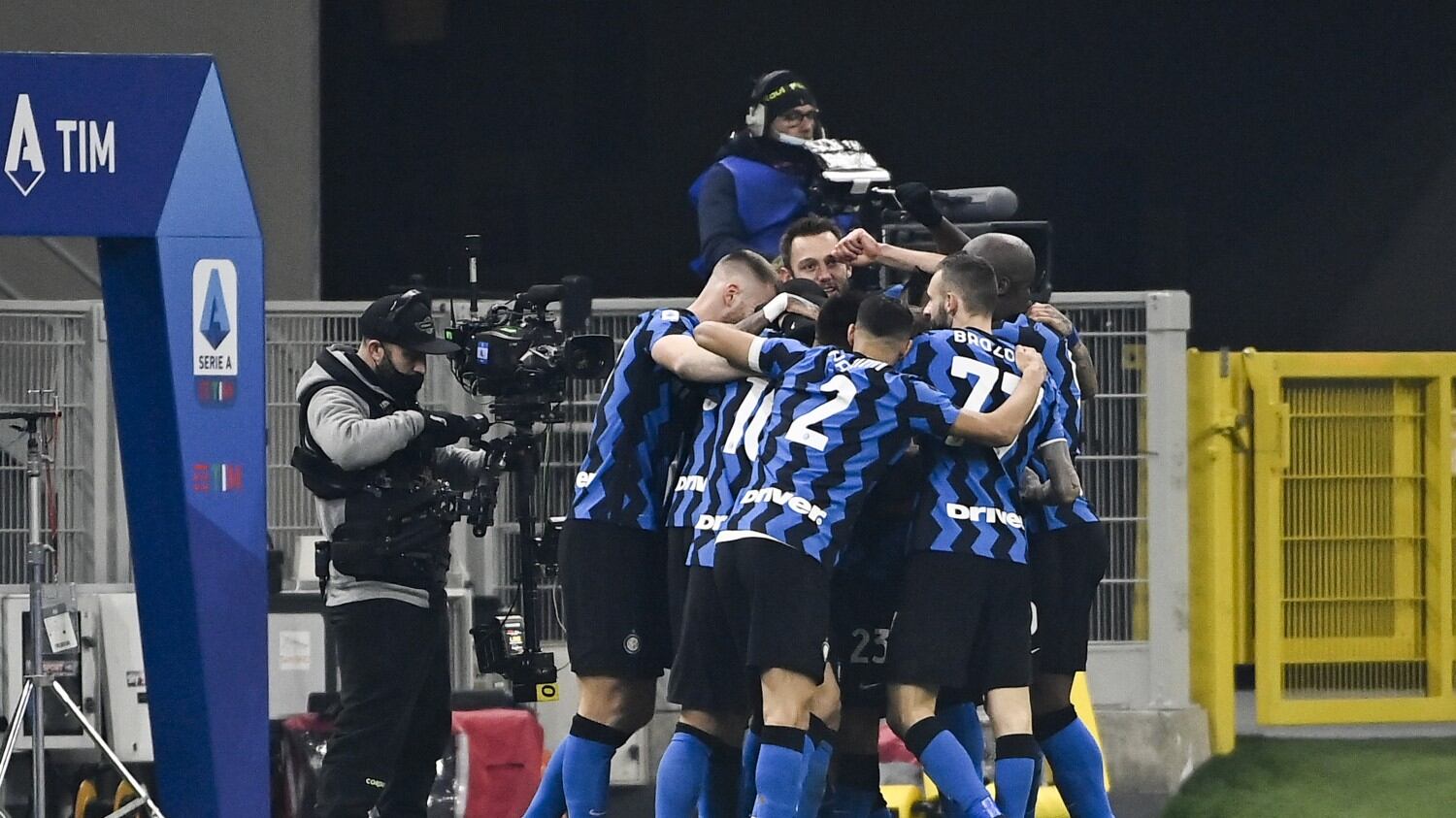 L'Inter domina e batte 2-0 la Juventus. I nerazzurri spengono il "caso" Vidal