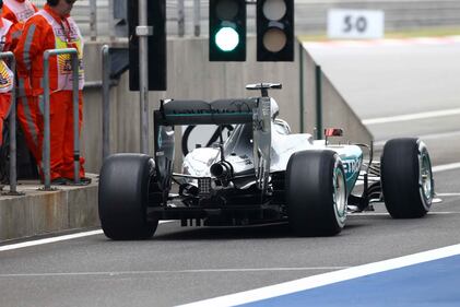 Super Hamilton, pole position a Shanghai 5