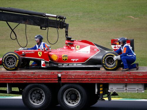 Gp del Brasile: Alonso prima è settimo, poi la Ferrari va a fuoco