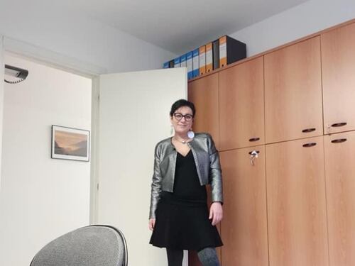 Il letto, le macchie di sangue e il giorno della morte: l'orrore sulla 42enne a Trento