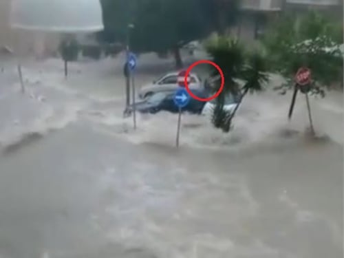 Scende dall'auto e viene travolta dall'acqua. Nubifragio ad Agrigento, dispersa una donna