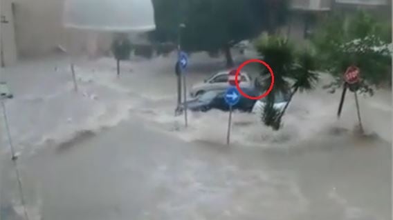 Scende dall'auto e viene travolta dall'acqua. Nubifragio ad Agrigento, dispersa una donna
