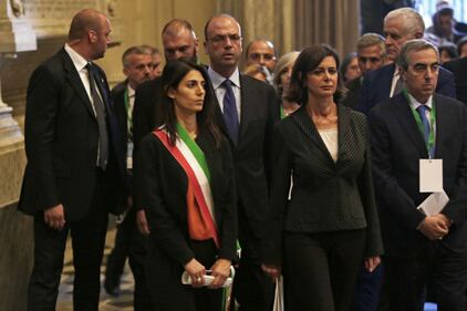 La prima volta con la fascia di Virginia Raggi 9