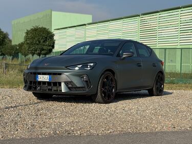 Cupra Leon Hybrid: guarda la gallery della sportiva elettrificata da 272 CV 2