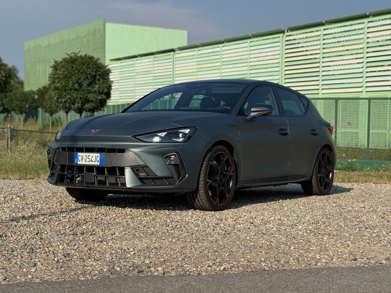 Cupra Leon Hybrid: guarda la gallery della sportiva elettrificata da 272 CV 2